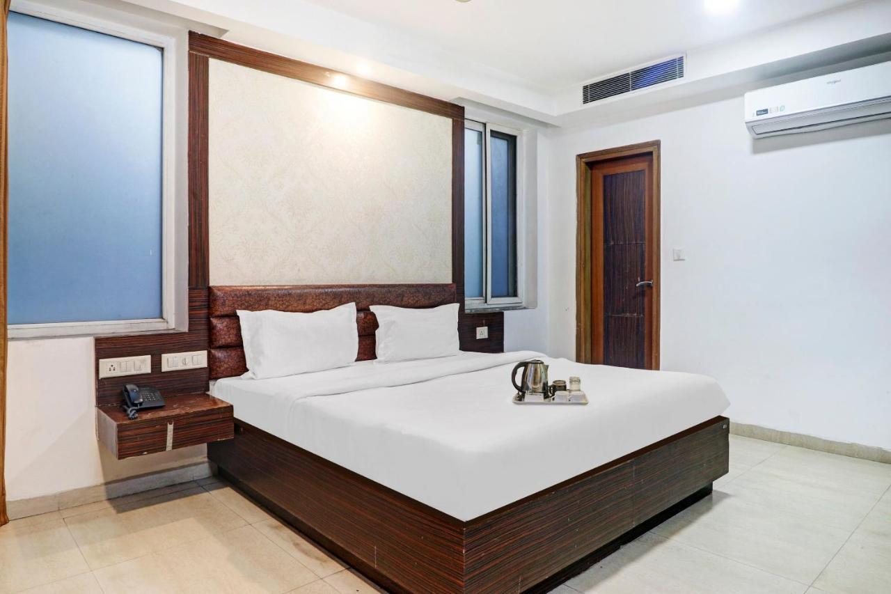 Oyo Townhouse 748 Hotel Parth Paradise Ghaziabad Eksteriør bilde